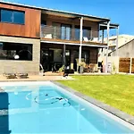 게스트하우스 Pleasant Family House With Swimming Pool 4*